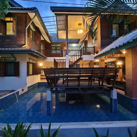 Апартаменти Tepbunthomhouse Ayutthaya Екстер'єр фото