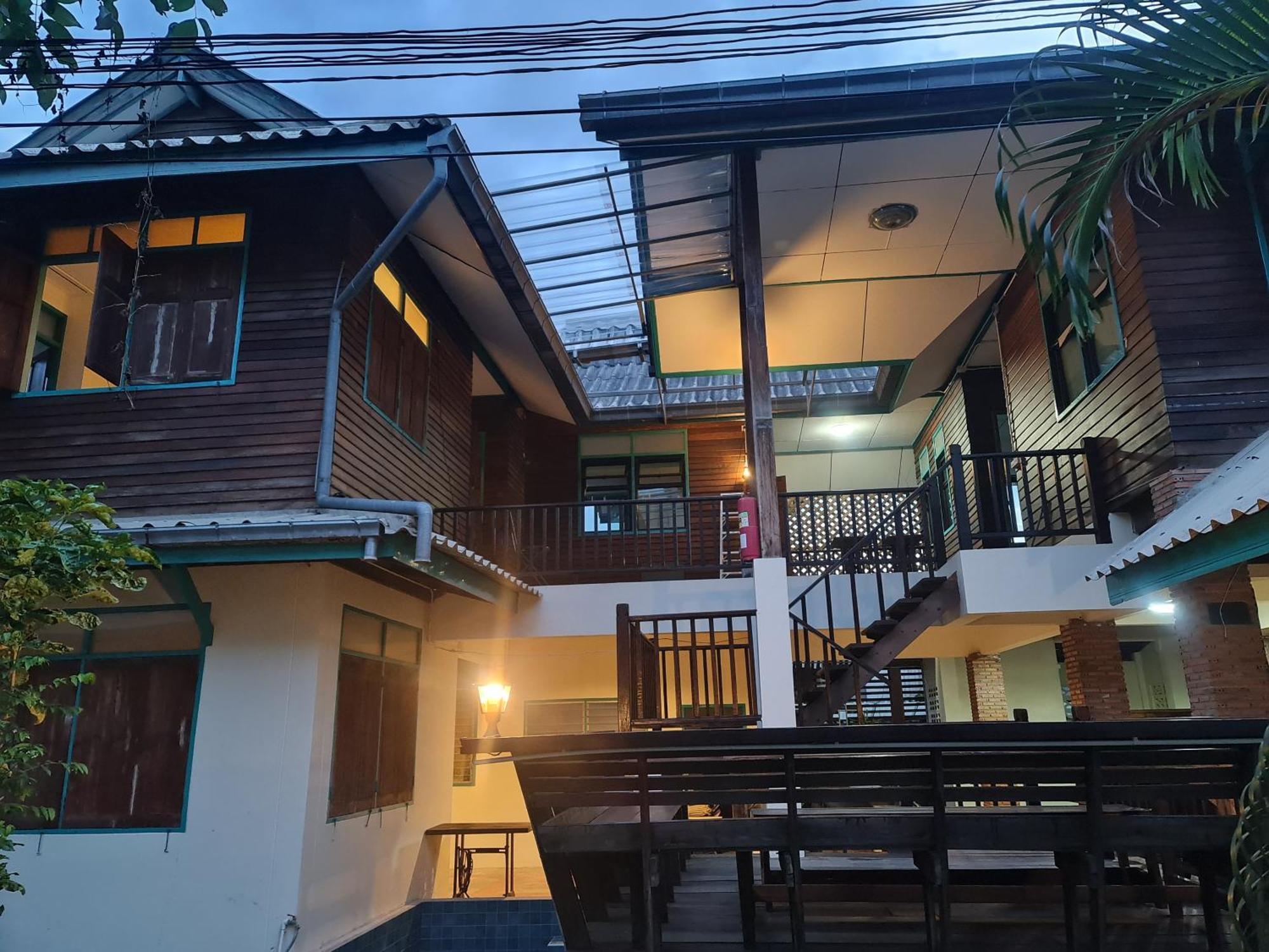 Апартаменти Tepbunthomhouse Ayutthaya Екстер'єр фото