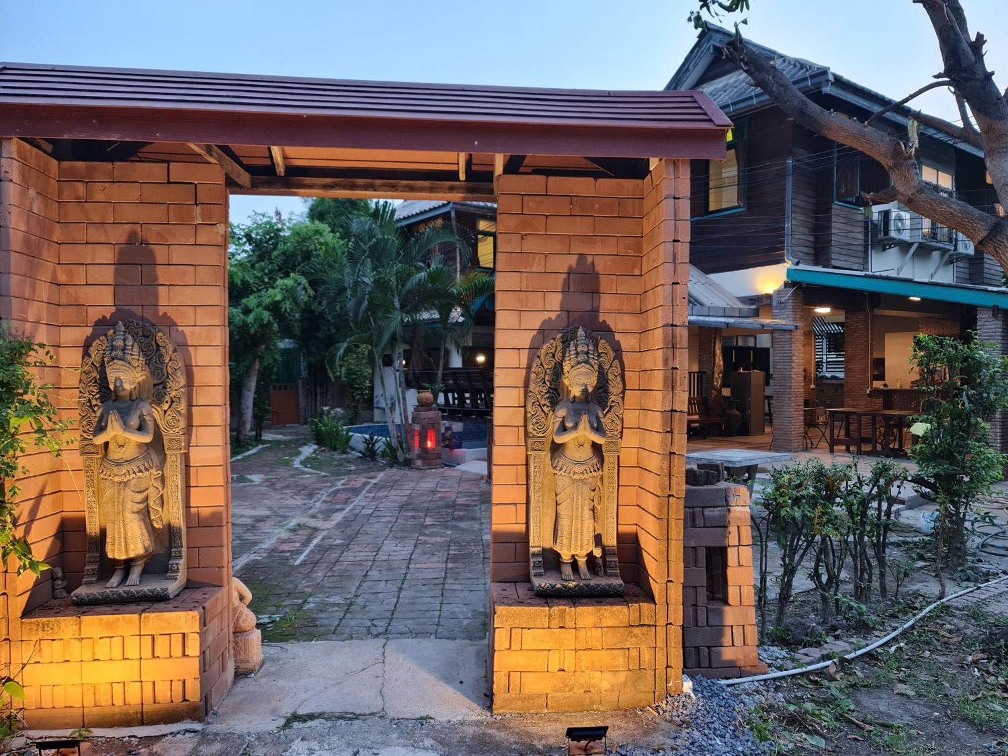 Апартаменти Tepbunthomhouse Ayutthaya Екстер'єр фото