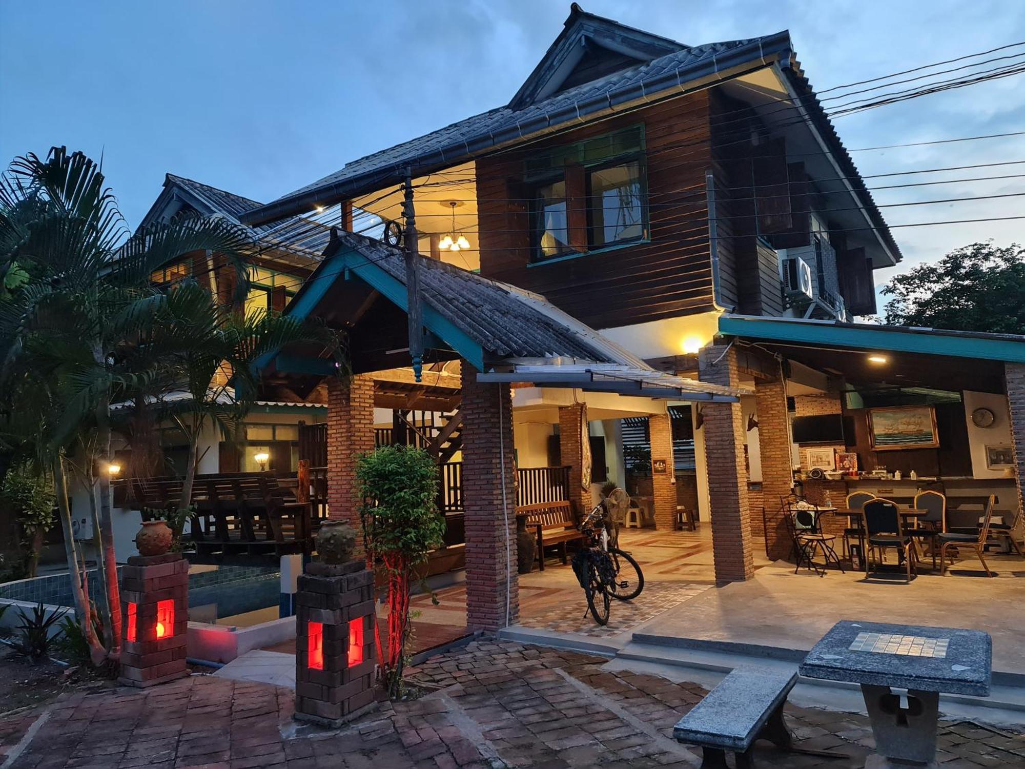 Апартаменти Tepbunthomhouse Ayutthaya Екстер'єр фото