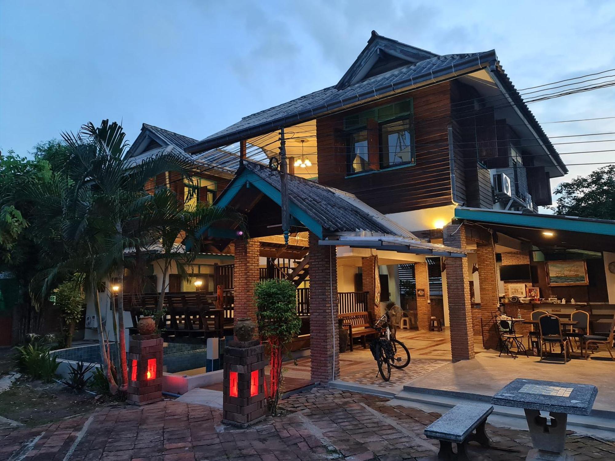 Апартаменти Tepbunthomhouse Ayutthaya Екстер'єр фото